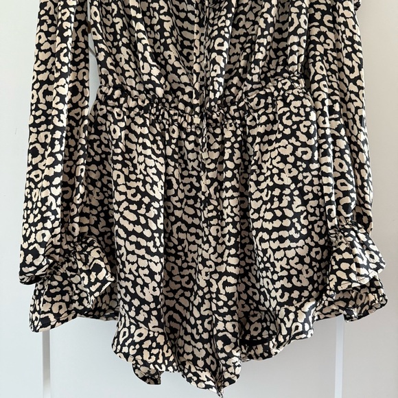Runaway The Label leopard animal print off-the-shoulder romper - 4 (Small) NWOT - Picture 5 of 7